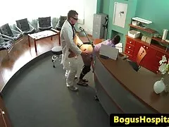Cô gái tóc vàng vẫy gọi mom sex hay với bộ dạng tròn trịa