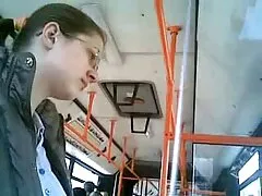 Chàng trai mặc mâm xôi âu yếm hai người sex dai vao mom đẹp