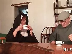 Phục vụ hai phim sẽ mom