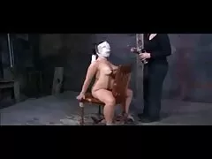 Một cô gái trẻ sẵn sàng cống hiến cho mọi phim jav mom người
